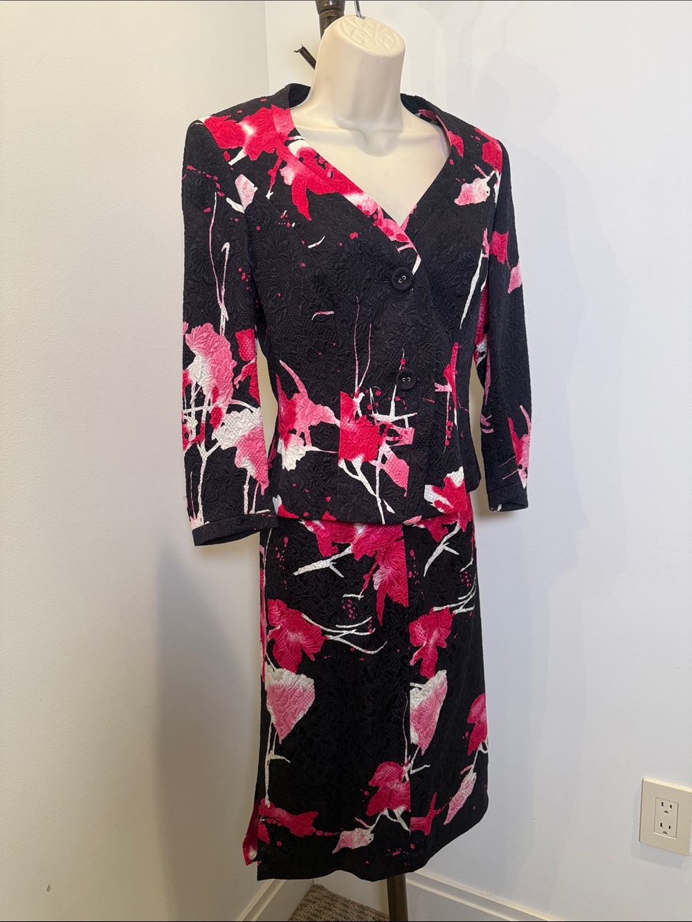 Vintage Escada Black Floral Two-Piece Skirt Suit with Pink Accents Size 36